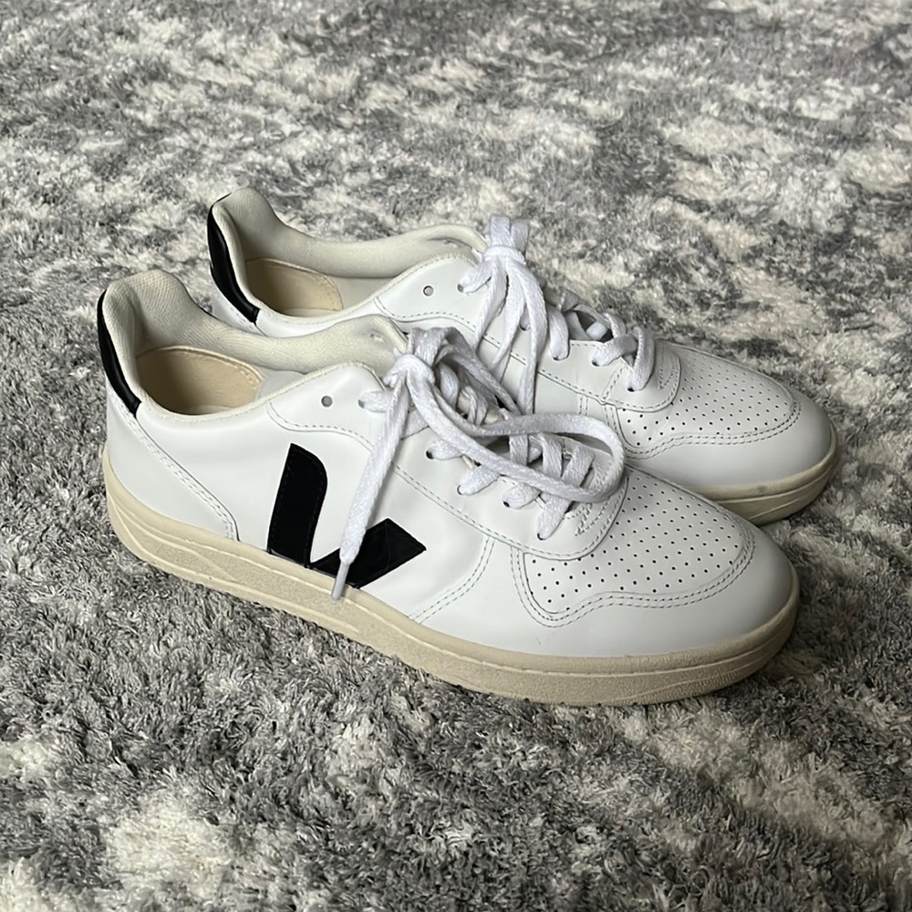 Vejas only worn once in great condition